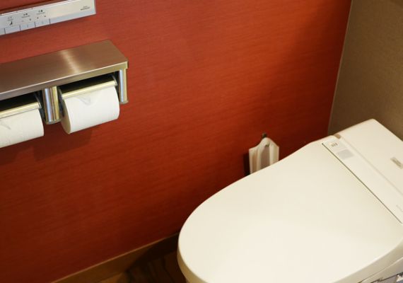 所有客房皆備有功能完善的洗淨式便座廁所！