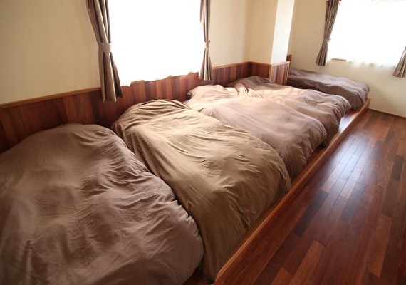 5張床 + 2張沙發床