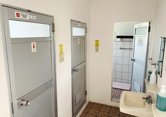 【民宿】男女別の共同トイレ・シャワー室がございます。
