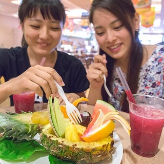 【OKINAWA Fruits Land】 Entrance Ticket & a Seasonal Fruits Platter or 2 Tropical Juices (only for high school students and above)