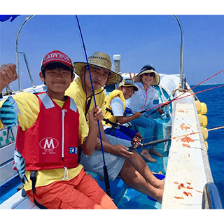 Special price for Okinawa residents only. Children from 3 years old can participate♪ Easy fishing tour! [Same-day reservations accepted, and you can eat the fish you catch at a nearby restaurant! ・First-timers welcome》