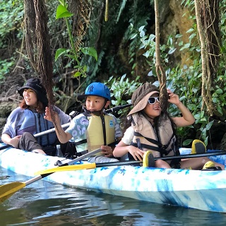 Okinawa/Kadena [Group discount] Save money when 4 or more people participate! Mangrove Kayak Tour《Same-day reservations OK, 2 years old and up can participate, free shooting data, free smartphone case rental, hot shower available》