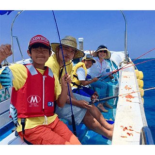 沖繩嘉手納漁港的熱帶釣魚之旅，3歲以上即可參加！ 【接受當日預訂，捕獲的魚可以在附近的餐廳吃！ ・歡迎初次光臨》