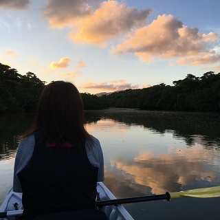 行きは夕焼け、帰りは星空。石垣島の大自然を満喫、夕暮れナイトカヌー☆
