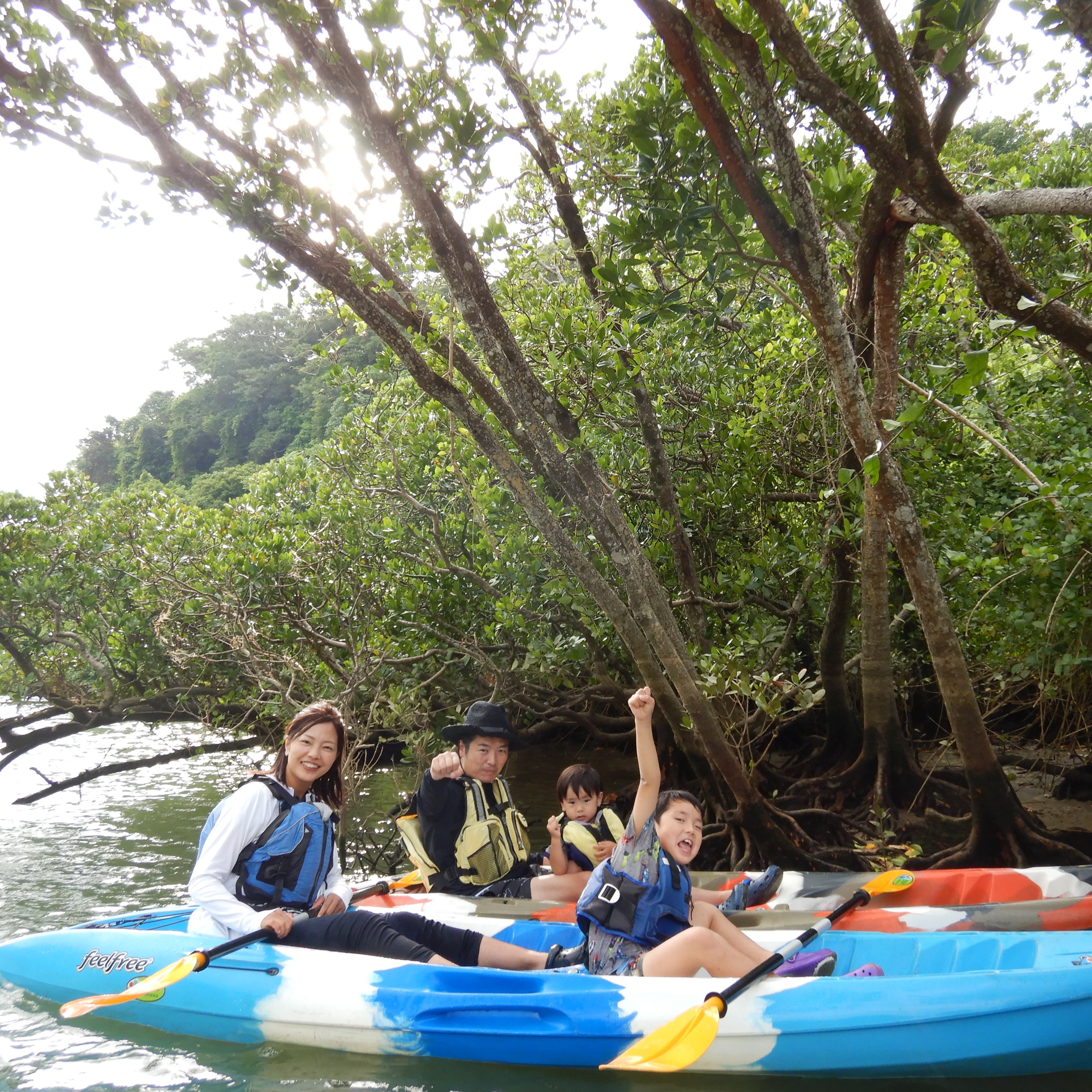 Mangrove Kayak Tour. 1 child can experience for free♪ Easy access, held in the central area of Okinawa.【Family discount】