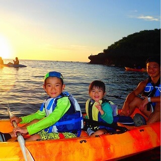 Sunset & Mangrove Kayak Tour. 1 child can experience for free♪ Easy access, held in the central area of Okinawa.【Family discount】