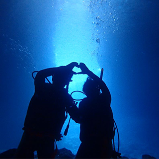 Awesome Experimental Diving in the Blue Cave!