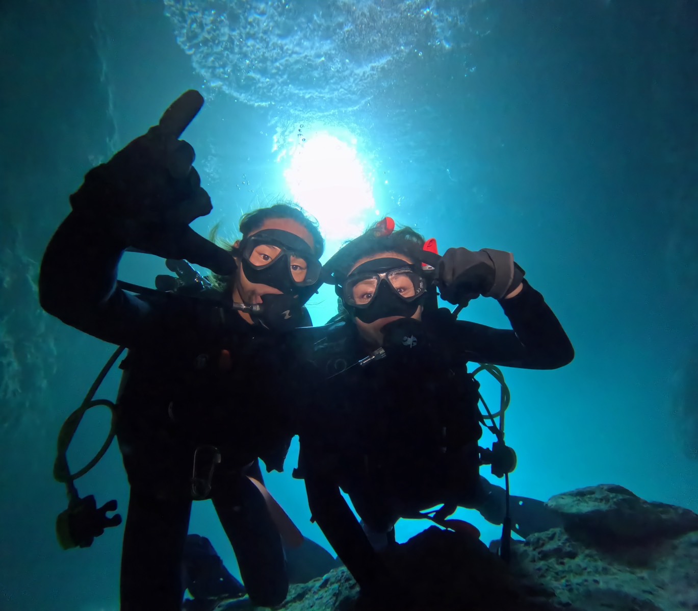 Awesome Experimental Diving in the Blue Cave!