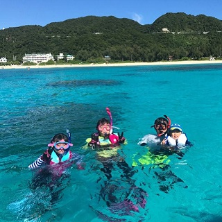 【那覇発 高速船付き】とかしくビーチ海ガメ＆お魚ウォッチ・ビーチシュノーケル 　