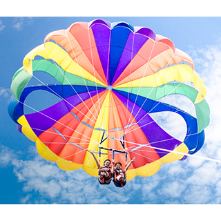 Enjoy the two special charms of Okinawa: beautiful Sky and Sea in Parasailing!