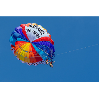 ロープ200mで大空へ！絶景パラセーリング体験！