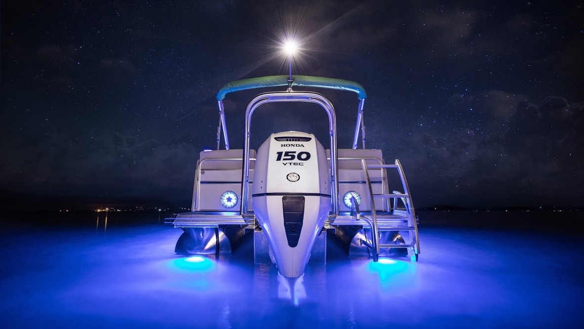 Night Cruising under the starry sky and full moon that you will never forget in your lifetime.